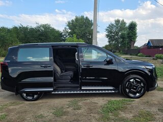 2023 Kia Carnival IV Рестайлинг, чёрный, 5600000 рублей, вид 3