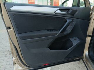 2020 Volkswagen Tiguan II, коричневый, 2296000 рублей, вид 5