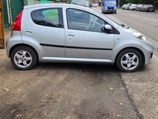 2011 Peugeot 107 I Рестайлинг, серебристый, 480000 рублей, вид 4