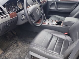 2007 Volkswagen Touareg I Рестайлинг, чёрный, 1450000 рублей, вид 5