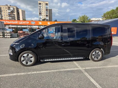 2024 Hyundai Staria I, чёрный, вид 4