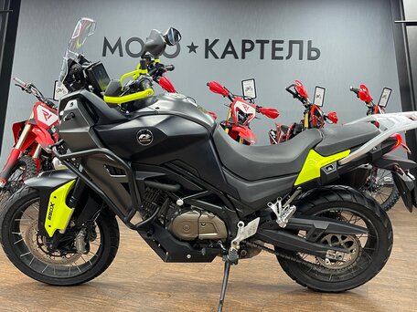 2025 QJMotor SVT 650 X, чёрный, 515000 рублей, вид 1