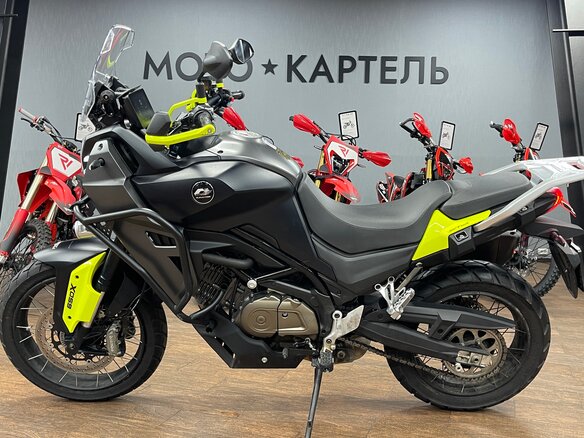 2025 QJMotor SVT 650 X, чёрный, 515000 рублей