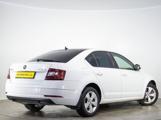 2017 Skoda Octavia III (A7) Рестайлинг, белый, 1599000 рублей, вид 4
