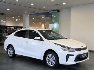 2019 Kia Rio IV, белый, 990000 рублей, вид 4