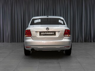 2018 Volkswagen Polo V Рестайлинг, серебристый, 1339000 рублей, вид 4