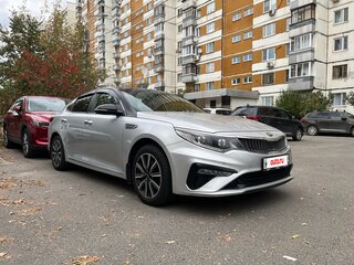 2019 Kia Optima IV Рестайлинг, серебристый, 1500000 рублей, вид 1