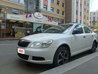 2012 Skoda Octavia II (A5) Рестайлинг, белый, 439900 рублей, вид 1