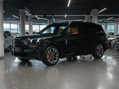 Lynk & Co 900