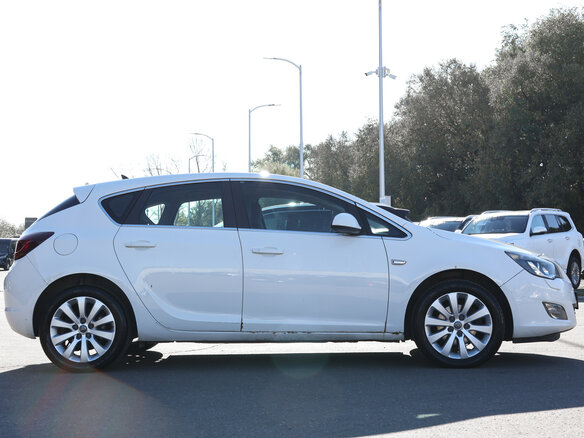 2010 Opel Astra J, белый, 520000 рублей - вид 3