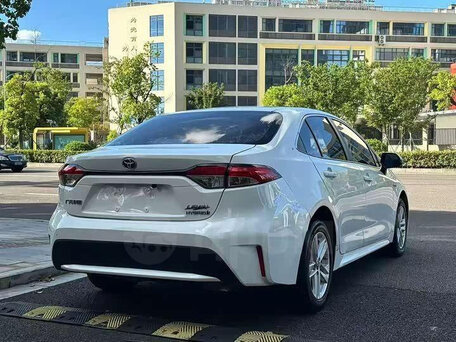 2023 Toyota Levin XII (E210) Рестайлинг, белый, 1390000 рублей, вид 3