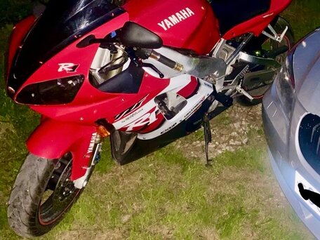 2001 Yamaha YZF-R1, красный, 380000 рублей, вид 2