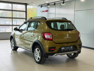 2015 Renault Sandero Stepway II, зелёный, 1075000 рублей, вид 3