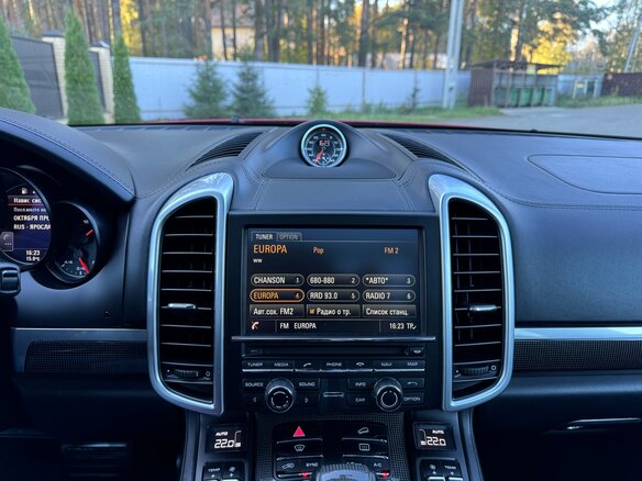 2016 Porsche Cayenne Diesel II Рестайлинг (958), красный, 4350000 рублей - вид 34