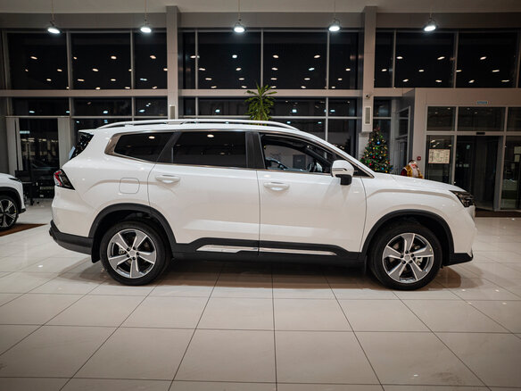 2026 Geely Okavango I Рестайлинг, белый, 4085990 рублей - вид 4