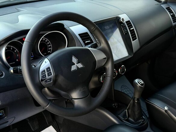 2011 Mitsubishi Outlander II Рестайлинг, чёрный - вид 15