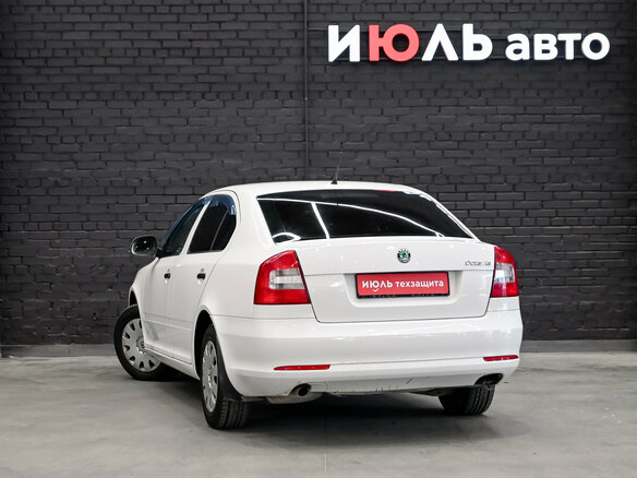 2011 Skoda Octavia II (A5) Рестайлинг, белый, 650000 рублей - вид 6