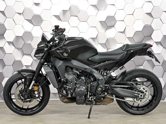 2024 Yamaha MT-09 (FZ-09), чёрный, 1075000 рублей - вид 3