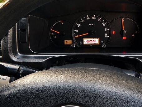 2014 Toyota HiAce, белый, 3700000 рублей, вид 4