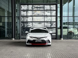 2021 Toyota Camry VIII (XV70) Рестайлинг, белый, 2690000 рублей, вид 2