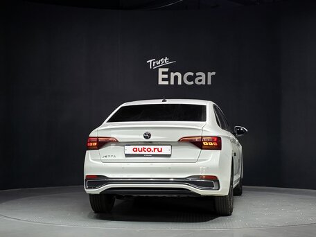 2022 Volkswagen Jetta VII Рестайлинг, белый, 1805000 рублей, вид 4