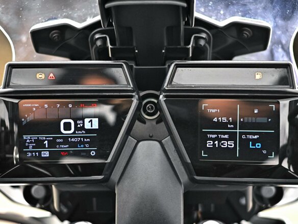 2023 Yamaha MT-09 Tracer (FJ-09), белый, 1279000 рублей - вид 8