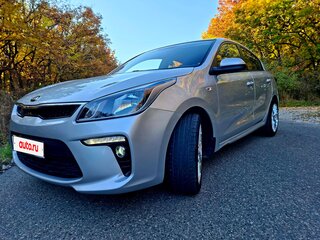2018 Kia Rio IV, серебристый, 1520000 рублей, вид 3