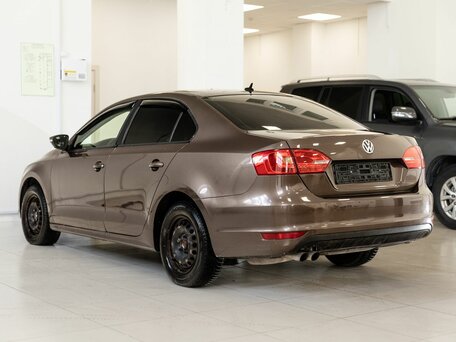 2013 Volkswagen Jetta VI, коричневый, 800000 рублей, вид 4