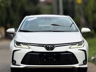 2023 Toyota Corolla XII (E210), белый, 1640000 рублей, вид 2