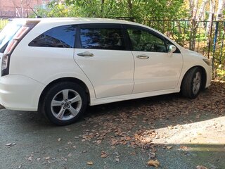 2010 Honda Stream II Рестайлинг, белый, 1100000 рублей, вид 3