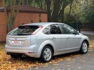 2008 Ford Focus II Рестайлинг, серебристый, 450000 рублей, вид 4