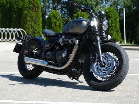 2021 Triumph Bonneville Bobber, чёрный, 1350853 рублей, вид 1