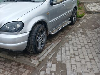 1999 Mercedes-Benz M-Класс 320 I (W163), серебристый, 500000 рублей, вид 4