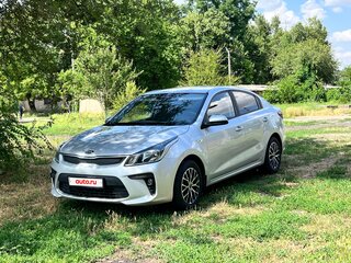 2019 Kia Rio IV, серебристый, 1380000 рублей, вид 2