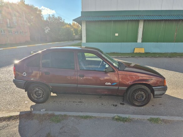 1990 Opel Kadett 4-speed E Рестайлинг, красный - вид 1