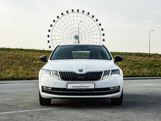 2017 Skoda Octavia III (A7) Рестайлинг, белый, 1850000 рублей, вид 3