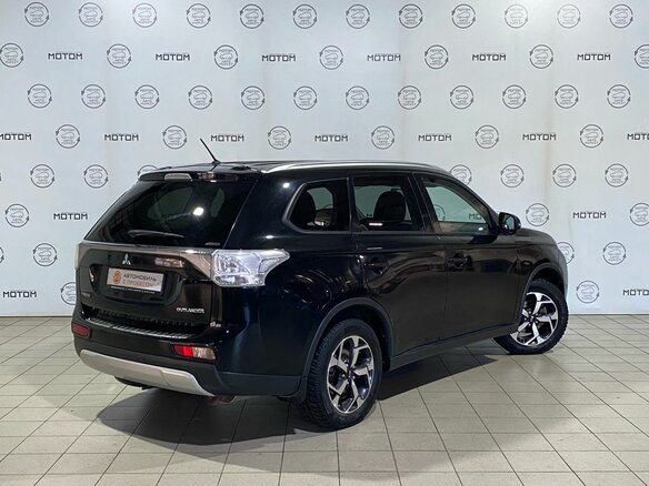 2014 Mitsubishi Outlander III Рестайлинг, чёрный, 1390000 рублей - вид 3