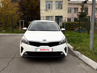 2021 Kia Rio IV Рестайлинг, белый, 1600000 рублей, вид 2
