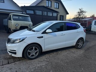 2016 Kia Rio III Рестайлинг, белый, 495000 рублей, вид 3