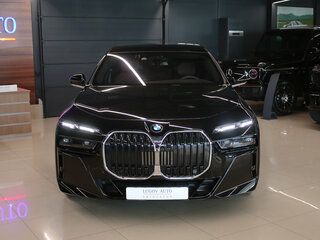 2025 BMW 7 серии 740i xDrive VII (G70), чёрный, 14500000 рублей, вид 3