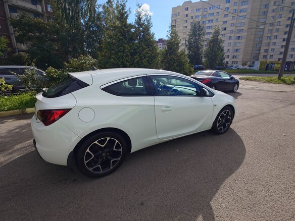 2014 Opel Astra GTC J Рестайлинг, белый, 950000 рублей - вид 4