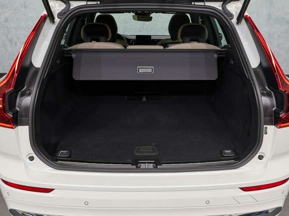 2025 Volvo XC60 II Рестайлинг, белый - вид 7