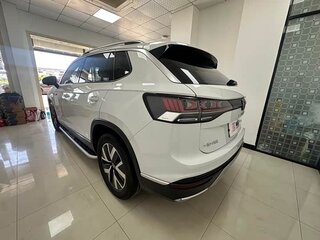 2023 Volkswagen Tayron I Рестайлинг, белый, 1970000 рублей, вид 4