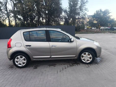 2010 Renault Sandero I, бежевый, 480000 рублей, вид 2