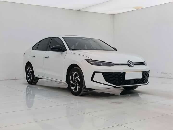 Открыть фотографии: Volkswagen Lavida IV
