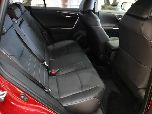 2025 Toyota RAV4 V (XA50), красный, 6150000 рублей - вид 16