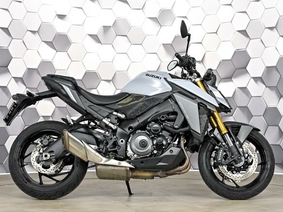 2022 Suzuki GSX-S 1000, серый, 1099000 рублей - вид 2