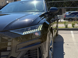 2019 Audi Q8 55 TFSI I (4M), чёрный, 6329000 рублей, вид 3