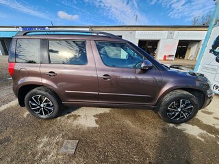 2016 Skoda Yeti I Рестайлинг, коричневый, 1250000 рублей, вид 3