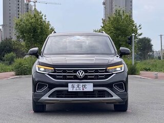 2022 Volkswagen Tayron I, серебристый, 1851003 рублей, вид 2